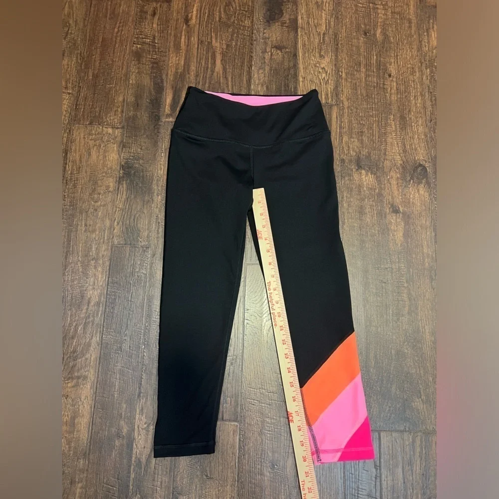 Victoria’s Secret VSX Sport Knockout Capri Leggings Size Women’s XS
